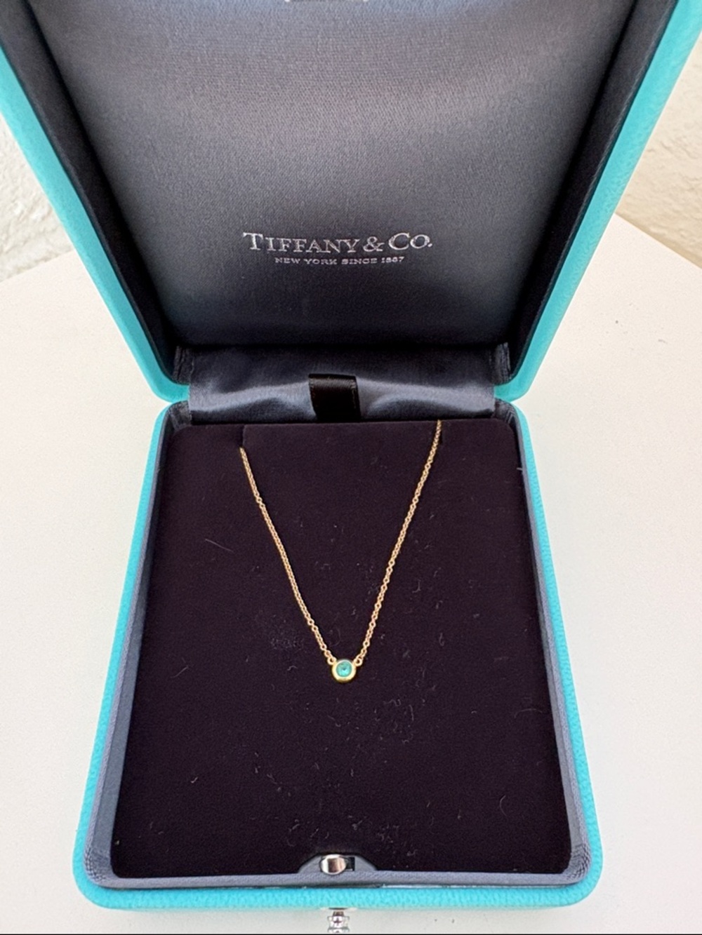 Tiffany & Co. Elsa Peretti YLW gold with emerald